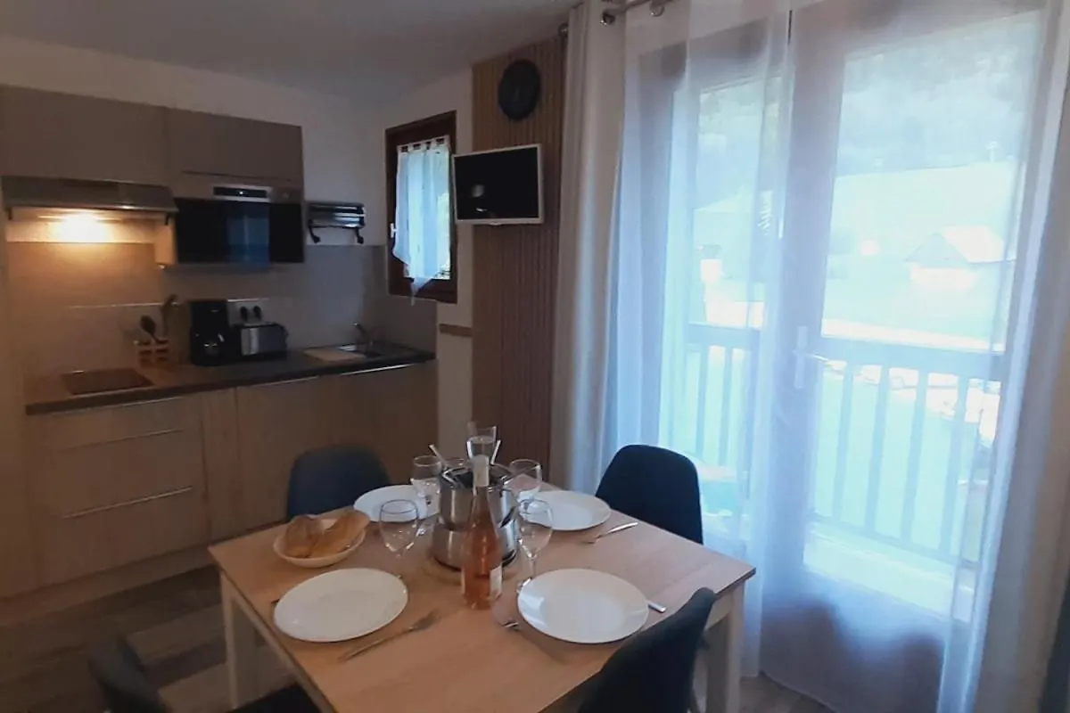 Apartament Appartement 4 Personnes Aux Bottieres Residence Le Bochate Sur Le Domaine Des Sybelles En Savoie Saint-Pancrace  Francja